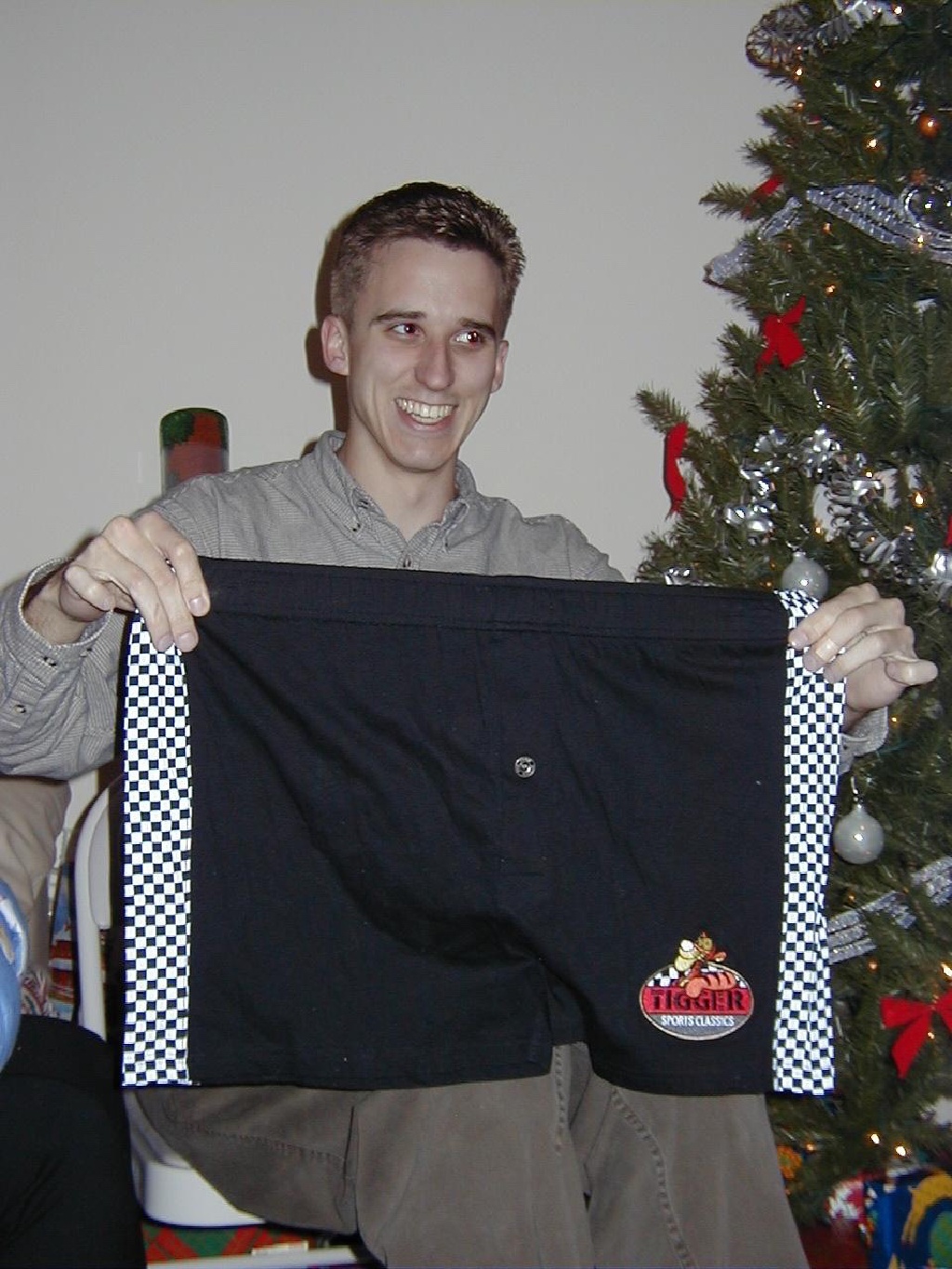Hildebrand Christmas ScreenSaver/1024x768_1999-12-22-Christmas-Josh-Boxers.jpg